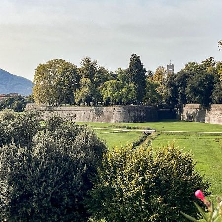 Mura Di Lucca Elegant Penthouse With Balcony Apartment Luaran gambar